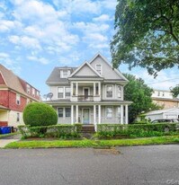 40 Scofield Ave in Bridgeport, CT - Building Photo