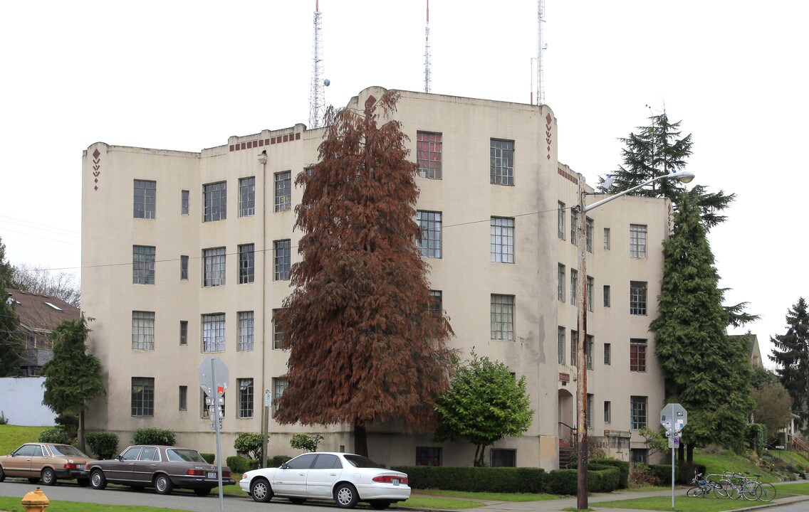 Laurelton Apartments in Seattle, WA - Building Photo