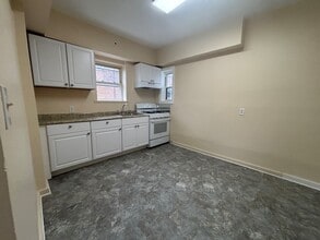 380 East Ave, Unit 380-1 in Perth Amboy, NJ - Building Photo - Building Photo