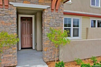 28632 Pietro Dr in Santa Clarita, CA - Building Photo - Building Photo