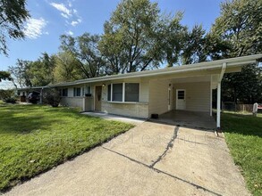 1945 Thunderbird Ave in Florissant, MO - Building Photo - Building Photo