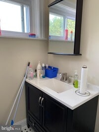 459 Seville St photo'
