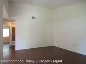 12001 Arrowwood Dr in Austin, TX - Building Photo - Building Photo