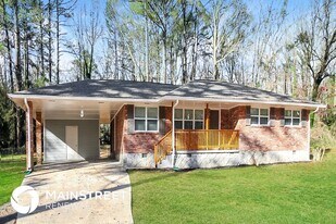 481 Stephenson Rd in Stone Mountain, GA - Building Photo