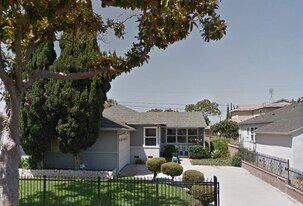 11619 Wilkie Ave in Hawthorne, CA - Building Photo