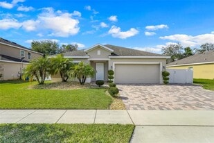 188 Whispering Pines Way in Davenport, FL - Building Photo
