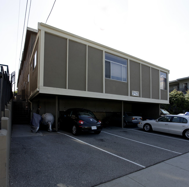 3412 S Centinela Ave in Los Angeles, CA - Building Photo - Building Photo