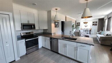 6023 Interbay Blvd in Tampa, FL - Foto de edificio - Building Photo