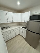 14691 SW 108th St, Unit 1 bed 1 bath in Miami, FL - Building Photo - Building Photo