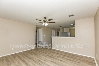 10317 Kingspoint Blvd in Fort Worth, TX - Building Photo - Building Photo