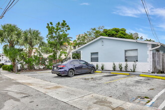 221 SE 11th Ave in Pompano Beach, FL - Building Photo - Building Photo