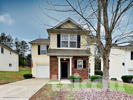 8151 Deodora Cedar Ln in Charlotte, NC - Building Photo