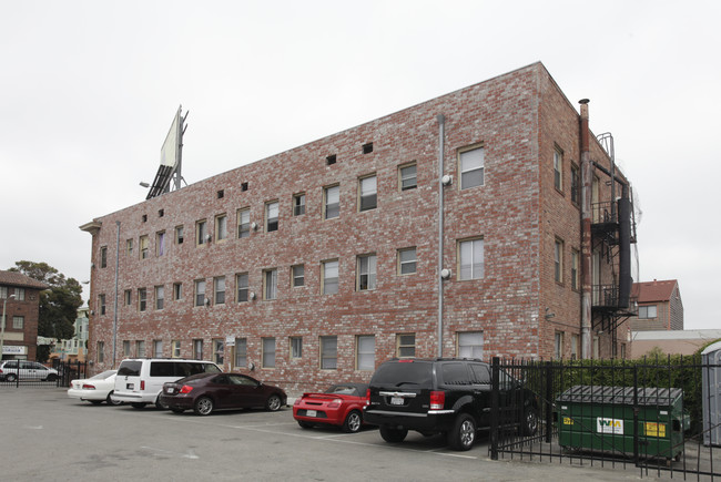 Fruitvale Studios in Oakland, CA - Foto de edificio - Building Photo