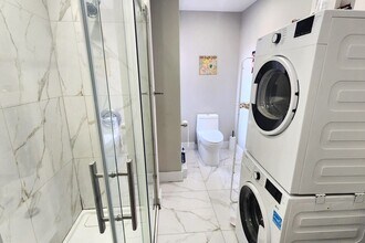 2105 Rue Saint-Timothée in Montréal, QC - Building Photo - Building Photo