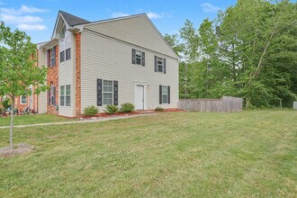 601 Huntly Dr in Chesapeake, VA - Building Photo - Building Photo