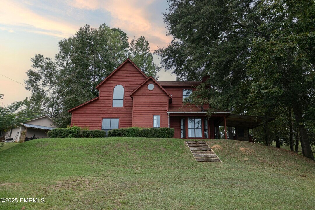 8992 Lake Flora Dr in Lauderdale, MS - Building Photo