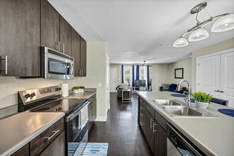 The Avenue at San Marcos Apartments in San Marcos, TX - Foto de edificio - Building Photo