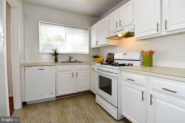 property at 10637 Montrose Ave