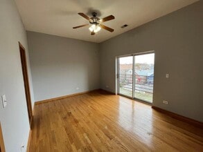 1918 W Cermak Rd, Unit 3 in Chicago, IL - Building Photo - Building Photo