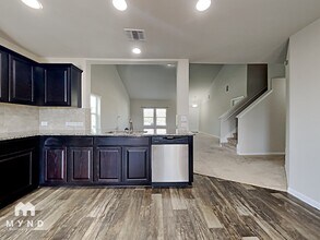 717 Pinnacle Dr in Georgetown, TX - Foto de edificio - Building Photo