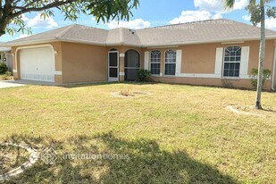 4010 SW 1st Ave in Cape Coral, FL - Building Photo