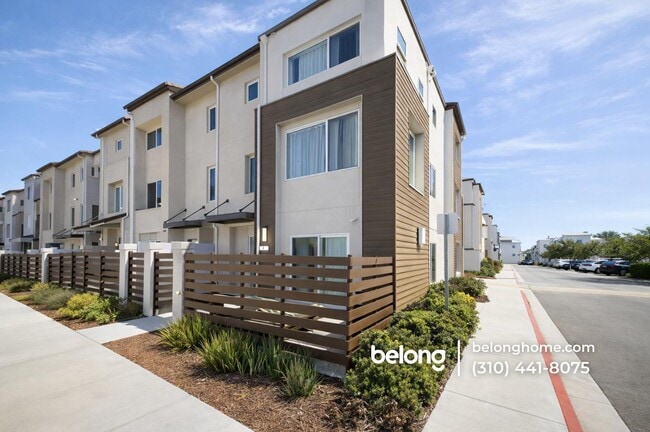 property at 14043 Royalton Ln