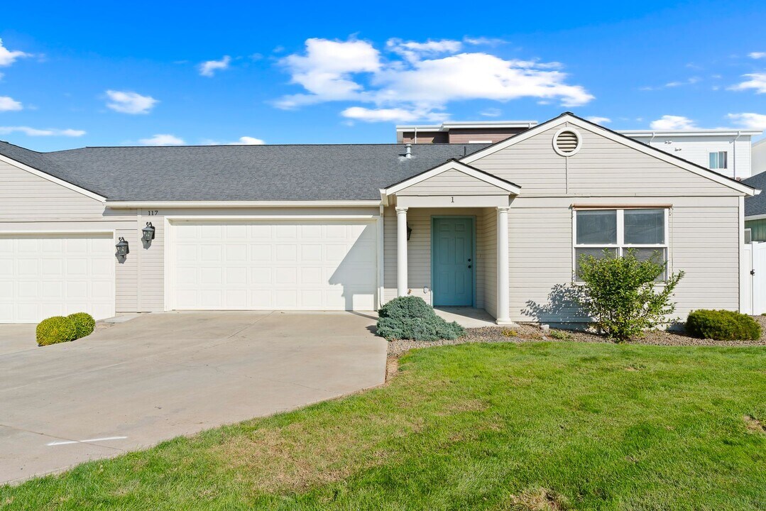 117 Peach Tree Ln in Yakima, WA - Building Photo