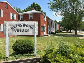 Blisswood Village Condominiums in Euclid, OH - Building Photo - Building Photo