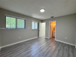 2237 Taylor St in Hollywood, FL - Building Photo - Building Photo