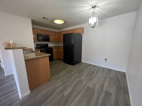 7701 W Robindale Rd, Unit 7701 West Robindale Road Unit#127 in Las Vegas, NV - Building Photo - Building Photo