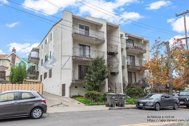 321 Athol Ave in Oakland, CA - Building Photo - Building Photo