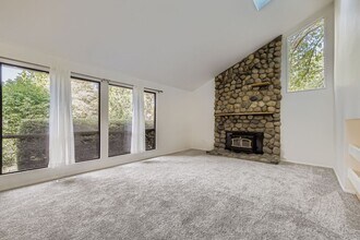 8129 NE 131st St in Kirkland, WA - Building Photo - Building Photo