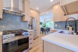 559 Oak St-Unit -561 in Glendale, CA - Building Photo - Building Photo
