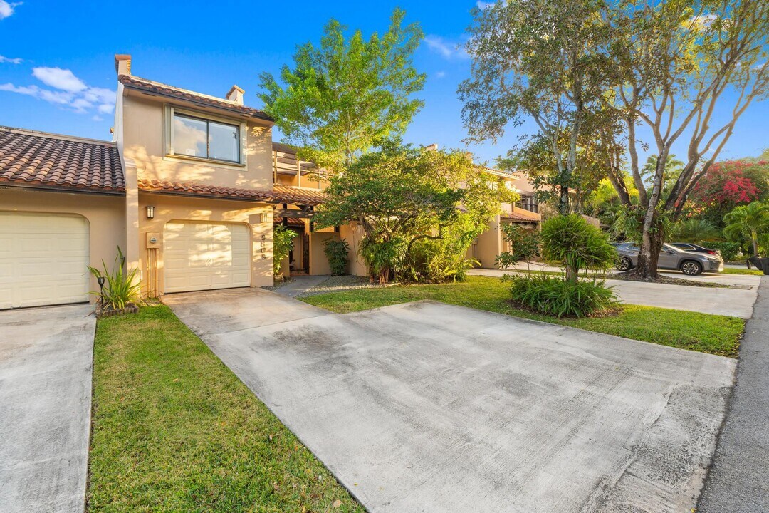 9809 Costa del Sol Blvd in Doral, FL - Building Photo