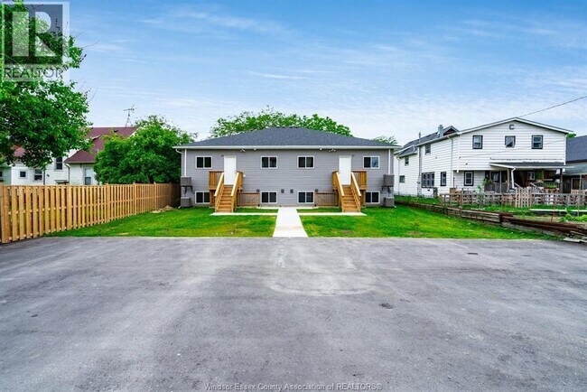 27 Orange St in Leamington, ON - Building Photo - Building Photo