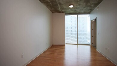 Skyhouse South in Atlanta, GA - Foto de edificio - Building Photo