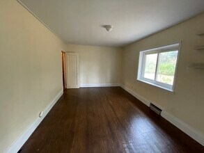 362 Springtown Rd, Unit REAR in New Paltz, NY - Building Photo - Building Photo