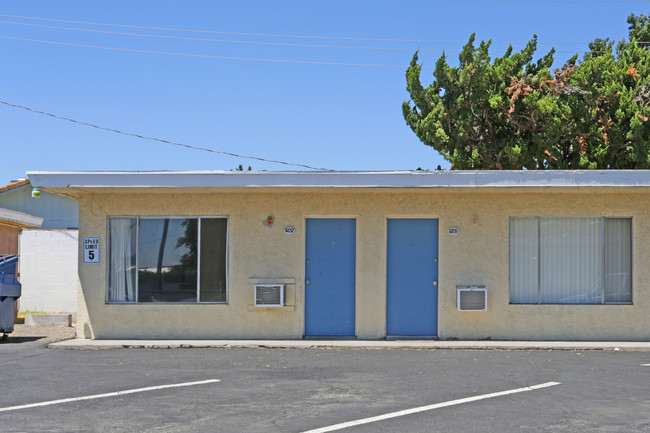 Madera Garden Apartments in Atwater, CA - Foto de edificio - Building Photo