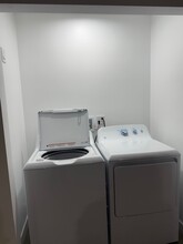 983 Cottonwood Ct in Corona, CA - Foto de edificio - Building Photo