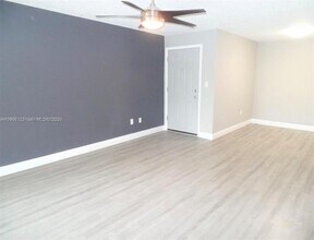 1281 SW 46th Ave in Pompano Beach, FL - Foto de edificio - Building Photo