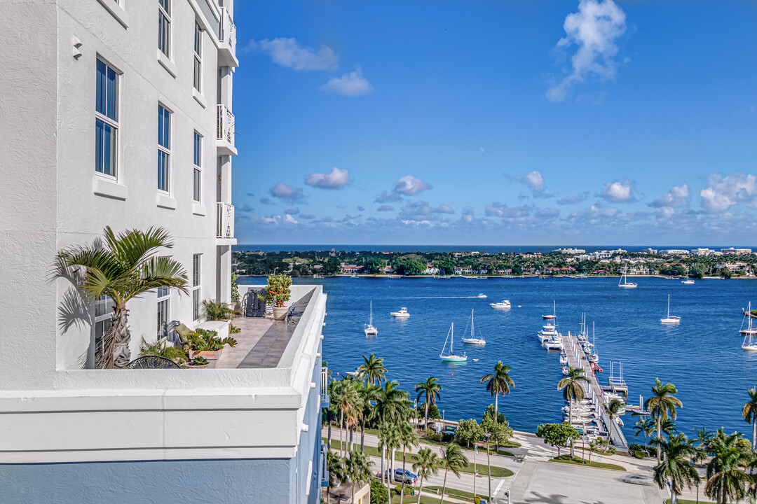 The Strand in West Palm Beach, FL - Foto de edificio