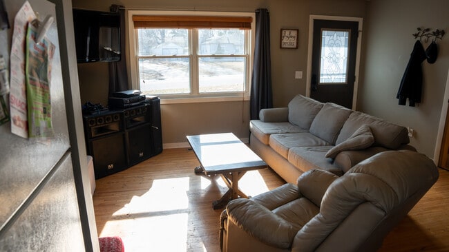 property at 5864 Quebec Ave N