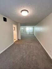 4056 Northfield Rd in Highland Hills, OH - Building Photo - Building Photo