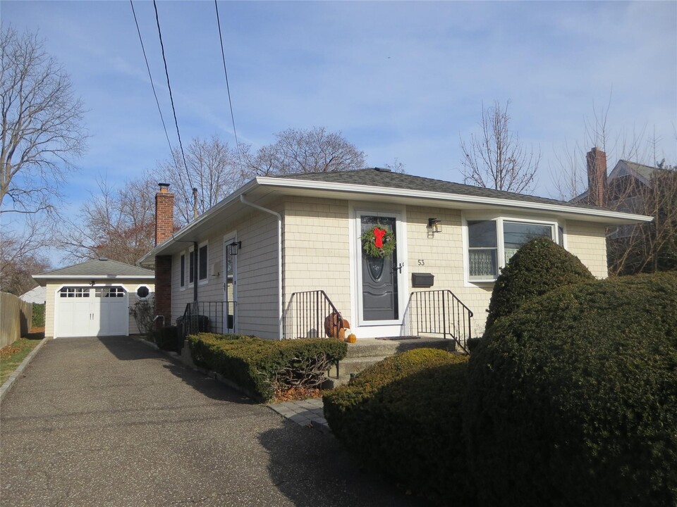 53 Willis St in Northport, NY - Building Photo