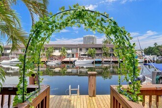 16500 NE 27th Ave in North Miami Beach, FL - Building Photo - Building Photo