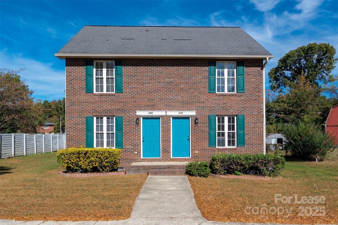 606 Bethpage Rd in Kannapolis, NC - Foto de edificio