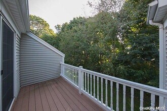 29 Sylvan Ln in Port Jefferson Station, NY - Foto de edificio - Building Photo