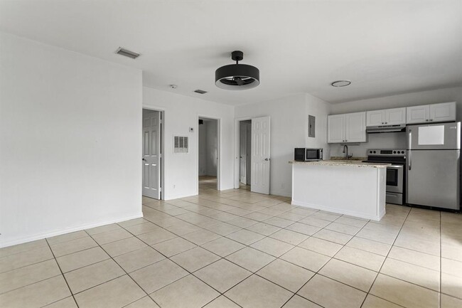 709 SW 13th Ave, Unit 3