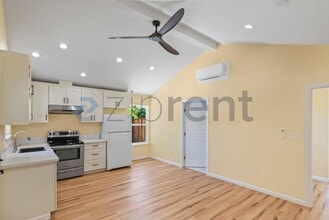 732 W Edmundson Ave in Morgan Hill, CA - Foto de edificio - Building Photo