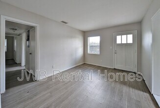 3853 Copper Cir E in Jacksonville, FL - Building Photo - Building Photo